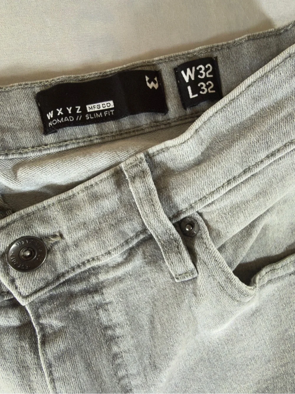 Slim Distressed Men's Jeans in Light Gray by